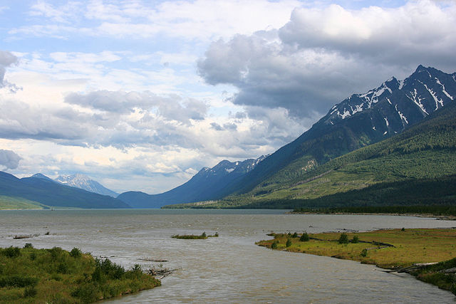 File:Kinbasket Lake, Columbia River, British Columbia.jpg