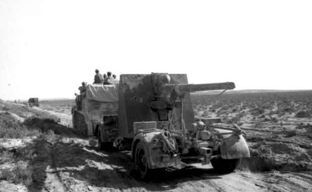 File:Bundesarchiv Bild 101I-444-1672-04, Nordafrika, Transport eines Flak-Gesch&uuml;tzes.jpg