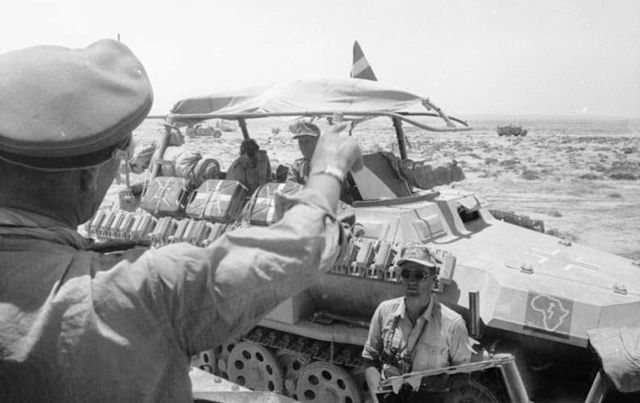 File:Bundesarchiv Bild 101I-785-0296-22A, Nordafrika, Rommel im Befehlsfahrzeug