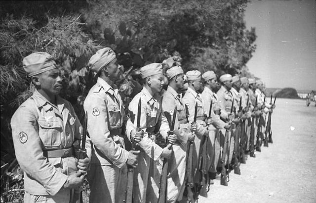 File:Bundesarchiv Bild 101I-561-1148-04, Ausbildung arabischer Luftwaffensoldaten.jpg