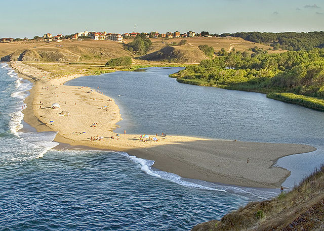 File:Veleka-sinemorets-mouth-dinev.jpg