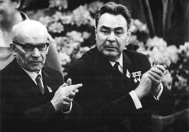 File:Bundesarchiv Bild 183-F0417-0001-011, Berlin, VII. SED-Parteitag, Eröffnung.jpg