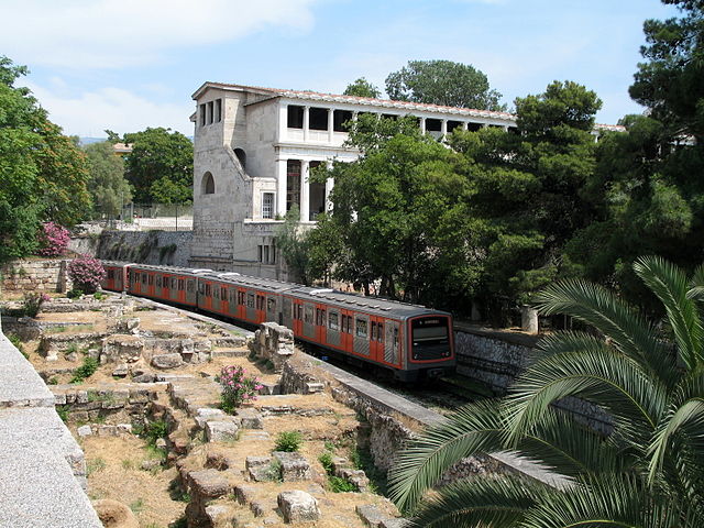 File:Metro Train in the Agora.jpg