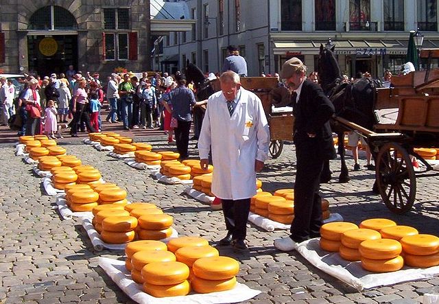 File:Kaasmarkt2 close.jpg