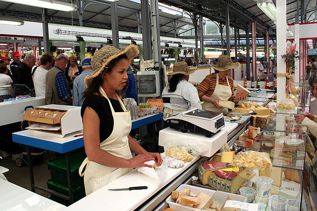 File:Cormeilles Market 9 Artlibre jnl.jpg