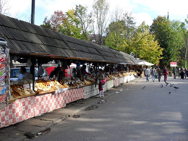 File:Oscypek sheeps cheese stalls, Zakopane.JPG