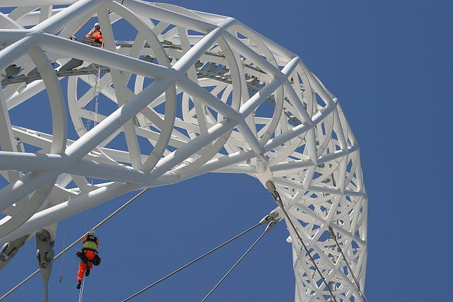 File:Wembley Arch CloseUp.jpg