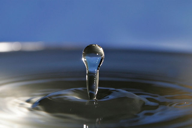 File:Water droplet blue bg05.jpg