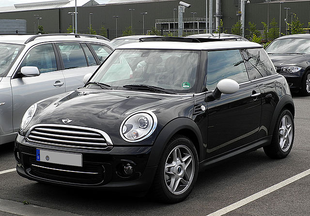 File:Mini Cooper (R56, Facelift) &ndash; Frontansicht (1), 17. Juli 2011, D&uuml;sseldorf.jpg
