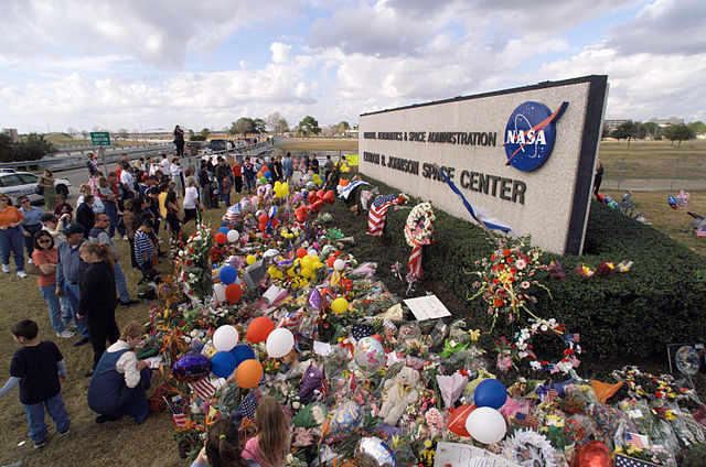 File:Columbia makeshift memorial.jpg
