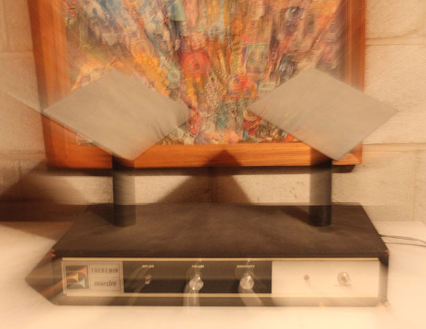 File:Maestro Theremin TH-1.jpg