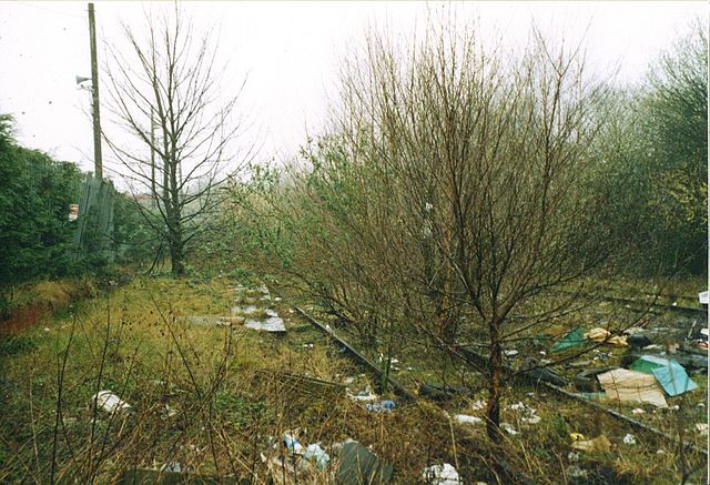 File:Wednesbury Town railway station 2003.jpg