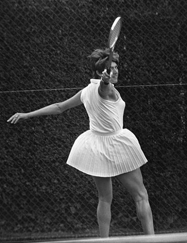 File:Margaret Court backhand 1970.jpg