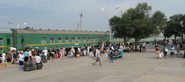 File:Zamyn Uud traders.jpg