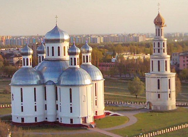 File:Brest Kirche.jpg