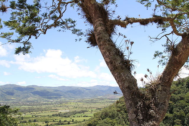 File:Valle de Samaipata, Santa Cruz, Bolivia.jpg