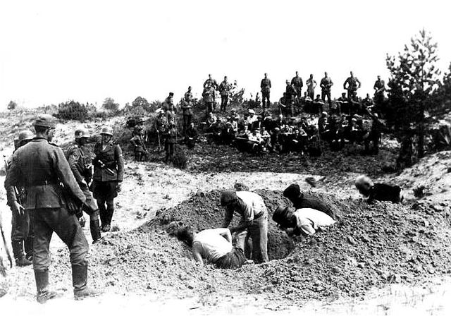 File:EG A &Scaron;iauliai Lithuania July 1941.JPG