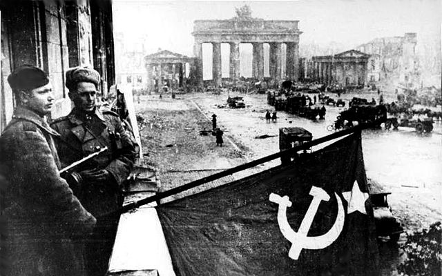 File:Bundesarchiv Bild 183-R77767, Berlin, Rotarmisten Unter den Linden.jpg