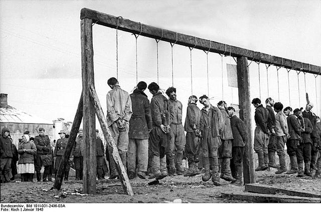 File:Bundesarchiv Bild 101I-031-2436-03A, Russland, Hinrichtung von Partisanen-2.jpg