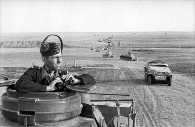 File:Bundesarchiv Bild 101I-218-0510-22, Russland-Süd, Panzersoldat.jpg
