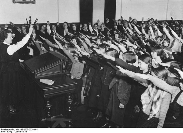 File:Bundesarchiv Bild 183-2007-0329-501, Reichsgründungsfeier, Schulklasse.jpg