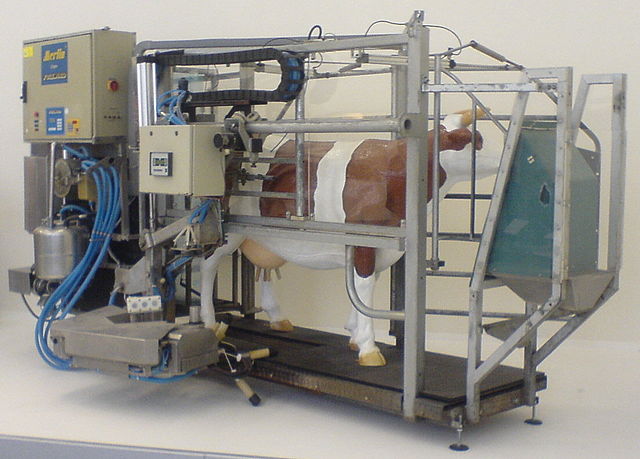 File:Deutsches Museum - Vollautomatische Melkmaschine.JPG
