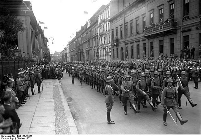 File:Bundesarchiv Bild 102-13902, Geburtstag Hindenburgs, Ehrenkompanie.jpg