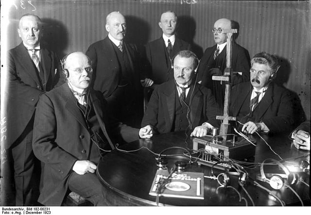 File:Bundesarchiv Bild 102-00231, Radioansprache von Kanzler Wilhelm Marx.jpg
