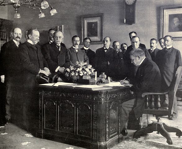 File:Jules Cambon signs Treaty of Paris, 1899.JPG