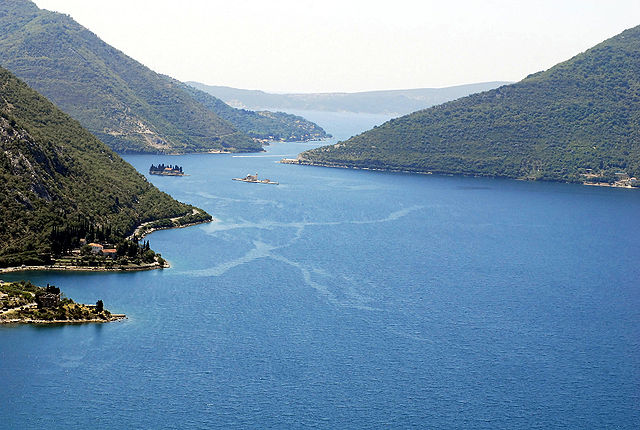 File:Zatoka Kotorska.jpg
