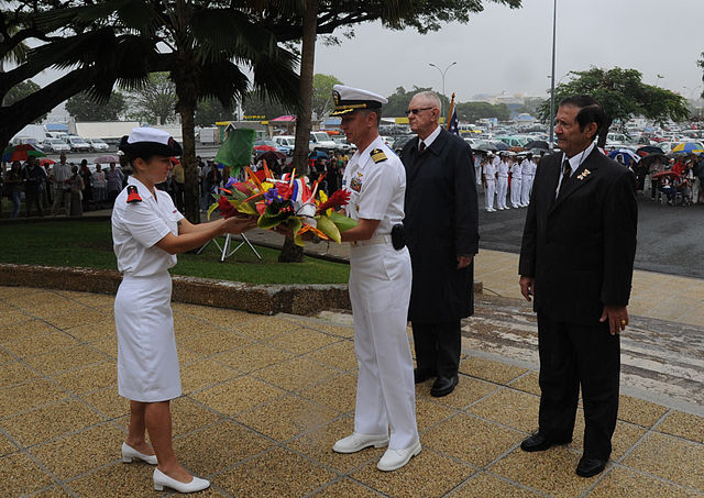 File:US Navy 090925-N-8721D-037 Capt. Thom Burke, commanding officer of the amphibious command ship USS Blue Ridge (LCC 19) receives a wreath to lay at the U.S. war memorial during a ceremony.jpg