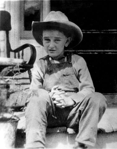 File:Lyndon B. Johnson - 15-13-2 - ca. 1915.jpg
