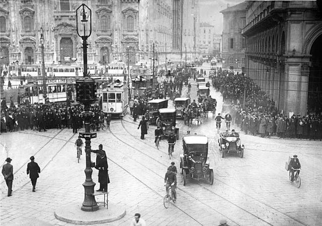 File:Bundesarchiv Bild 102-12689, Mailand, Signallampen im Stra&szlig;enverkehr.jpg