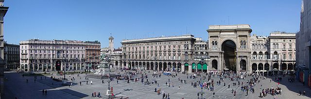 File:Panorámica Plaza Duomo (Milán).jpg