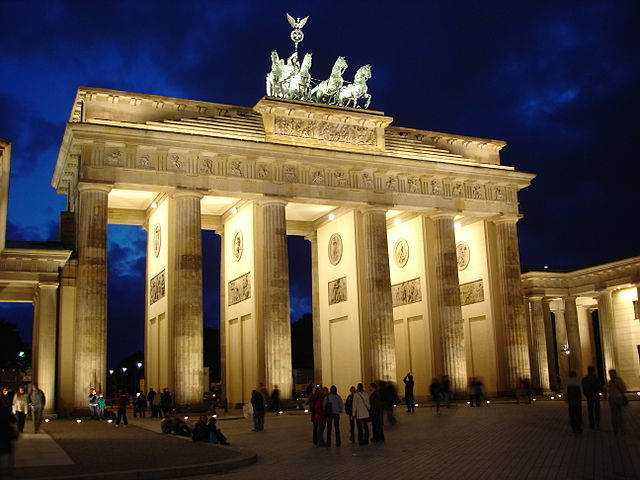 File:Brandenburger Tor Nachts.JPG