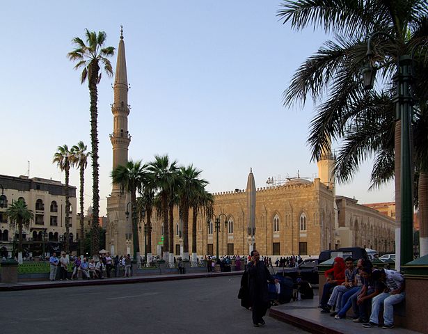 File:Kairo Al Hussein Mosque BW 1.jpg