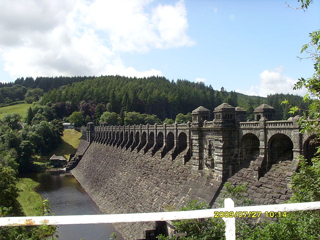 File:Vyrnwy dam.JPG