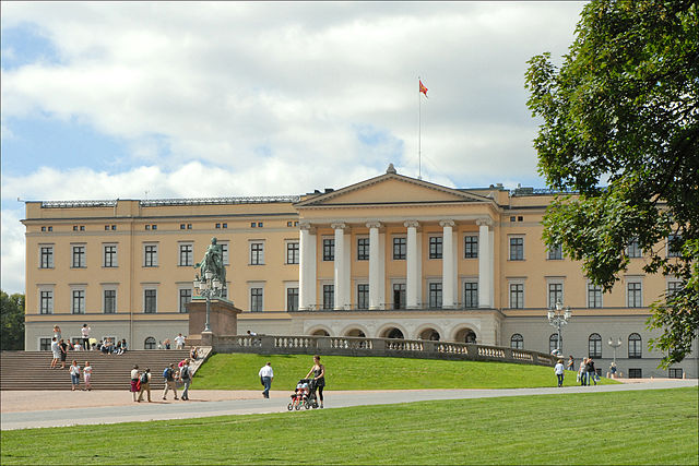 File:Oslo Royal Palace left.jpg
