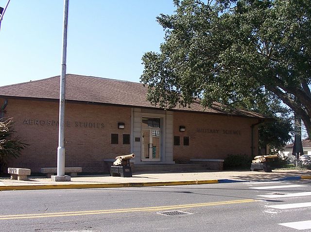 File:LSUcannons.JPG