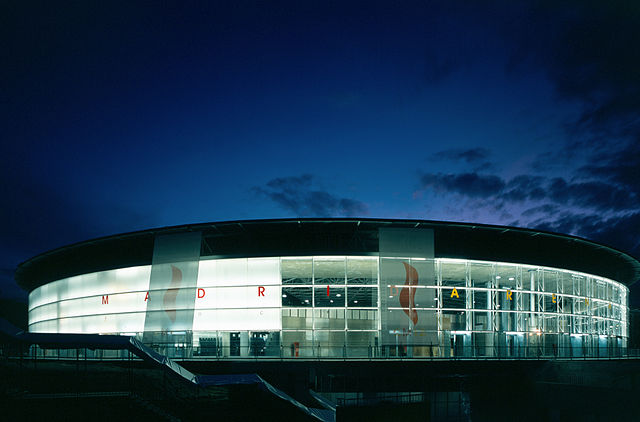 File:Exterior tocada24oct03-f.vidrio-miguel de guzman.jpg