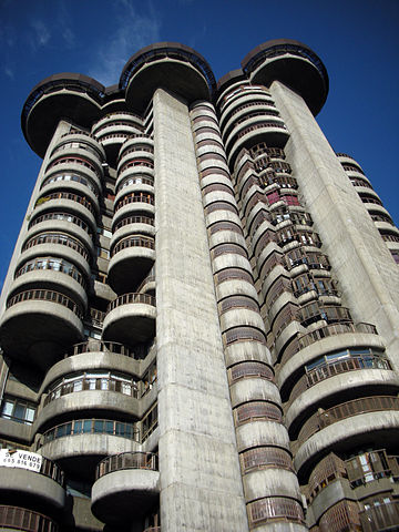 File:Torres Blancas en Madrid.jpg