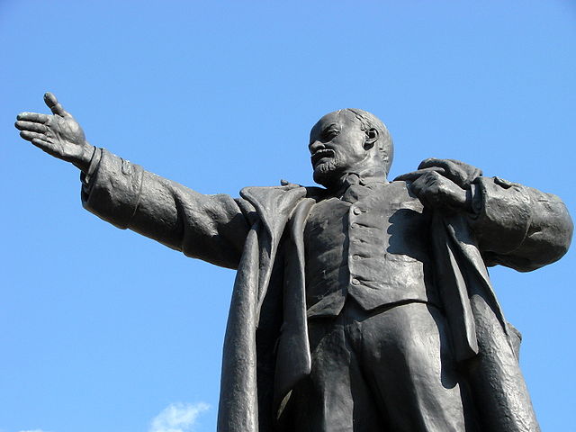 File:Lenin Statue outside Finland Station - St. Petersburg - Russia.JPG
