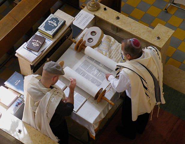 File:ReadingOfTheTorah.jpg
