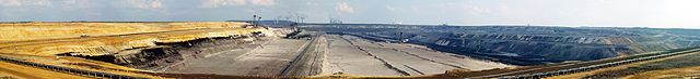 File:Tagebau Garzweiler Panorama 2005.jpg