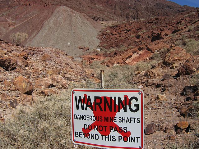 File:CalicoGhostTownwarningsign.JPG
