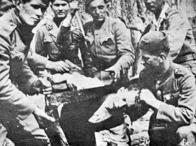 File:Ustasa-saw.jpg