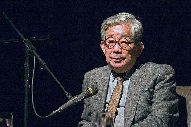 File:Oe kenzaburo japaninstitut koeln 041108.jpg
