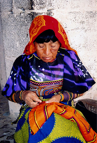 File:Kuna Woman sewing.jpg