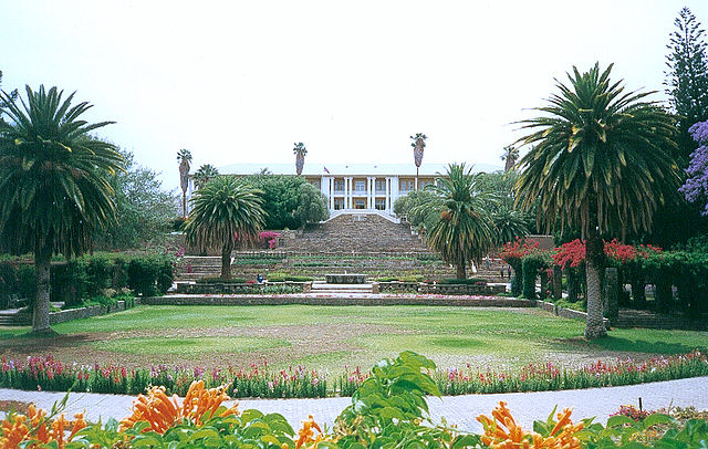 File:Tintenpalast-Windhoek.jpg