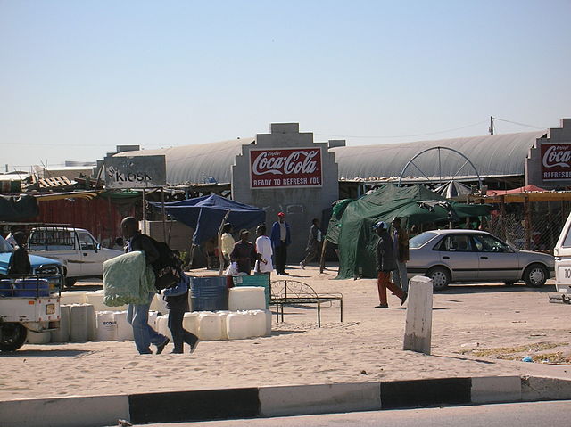 File:Oshakati street market.JPG